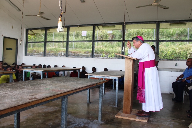 Nuncio talks to Inmates